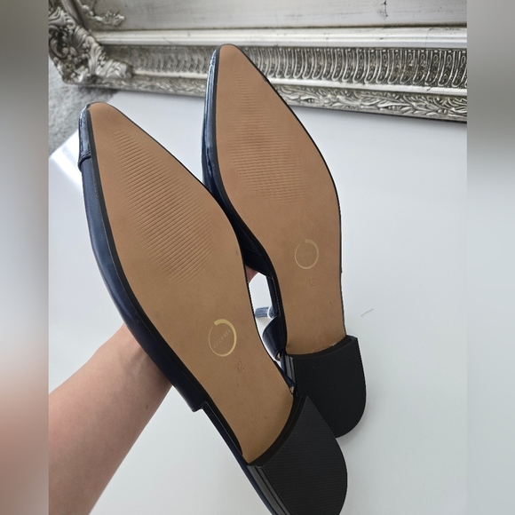 Journee Collection Women's Daphnne Slingback Pointed Cap Toe Flats. Navy. Size 1 - Picture 5 of 6